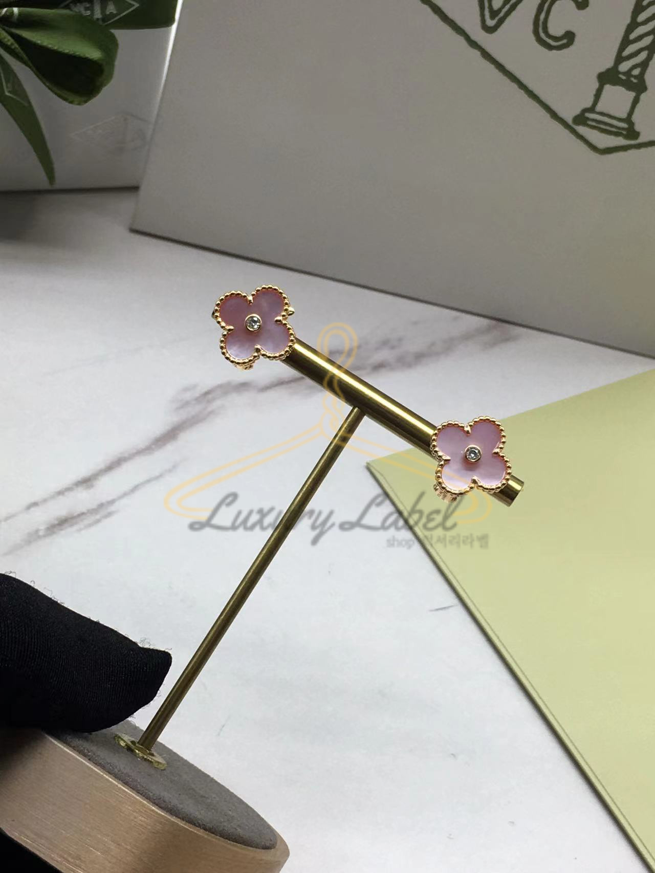 반클리프 알함브라 이어링 귀걸이 (V-gold소재)