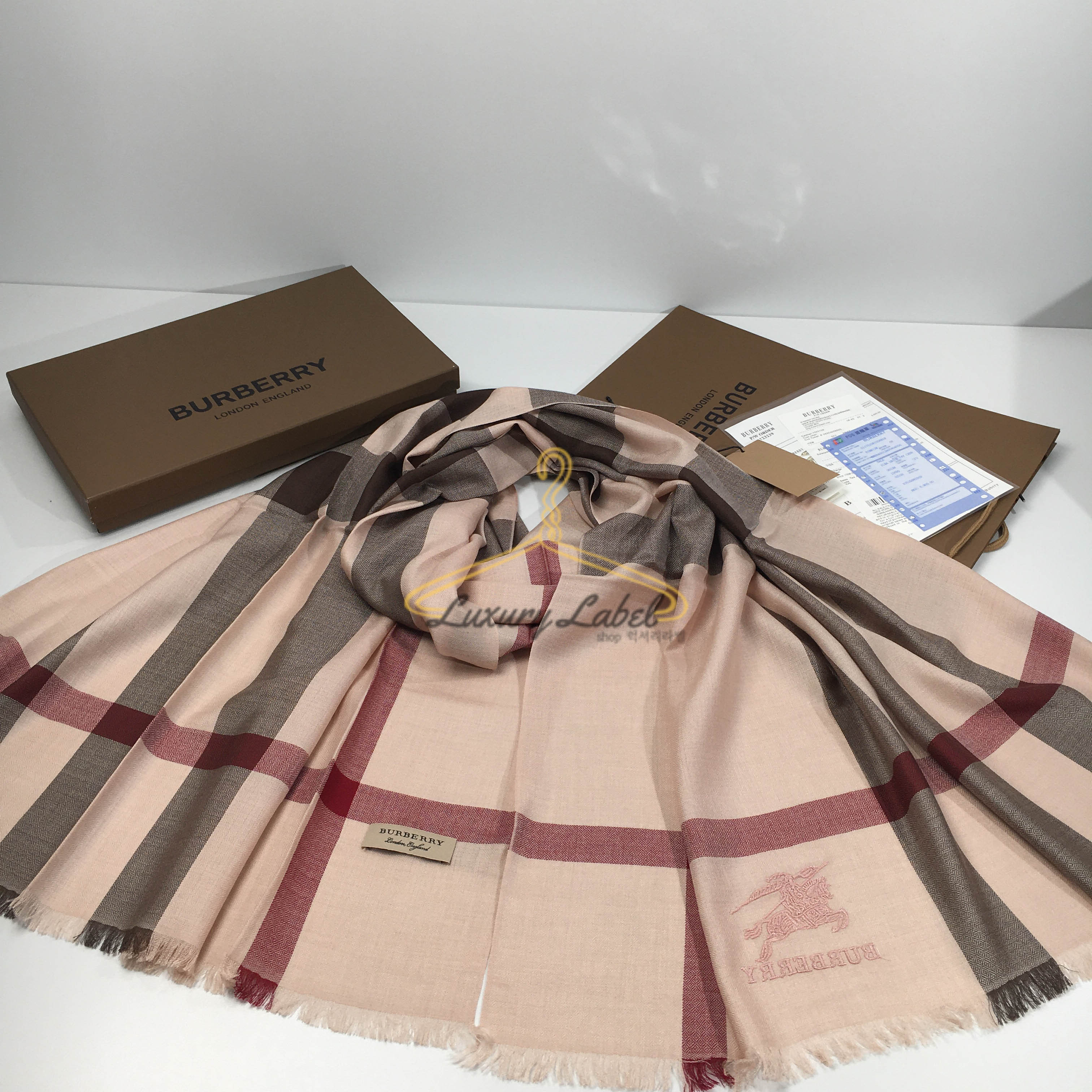버버리 클래식 다이아몬드 패턴 머플러