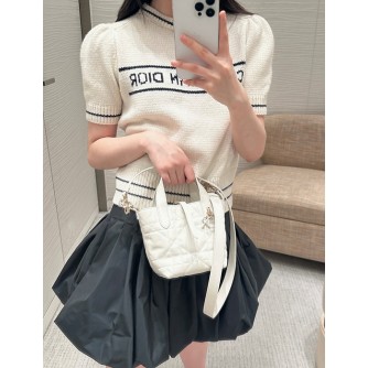 디올 뚜주흐 나노 버티컬 토트백 (컬러 라떼)