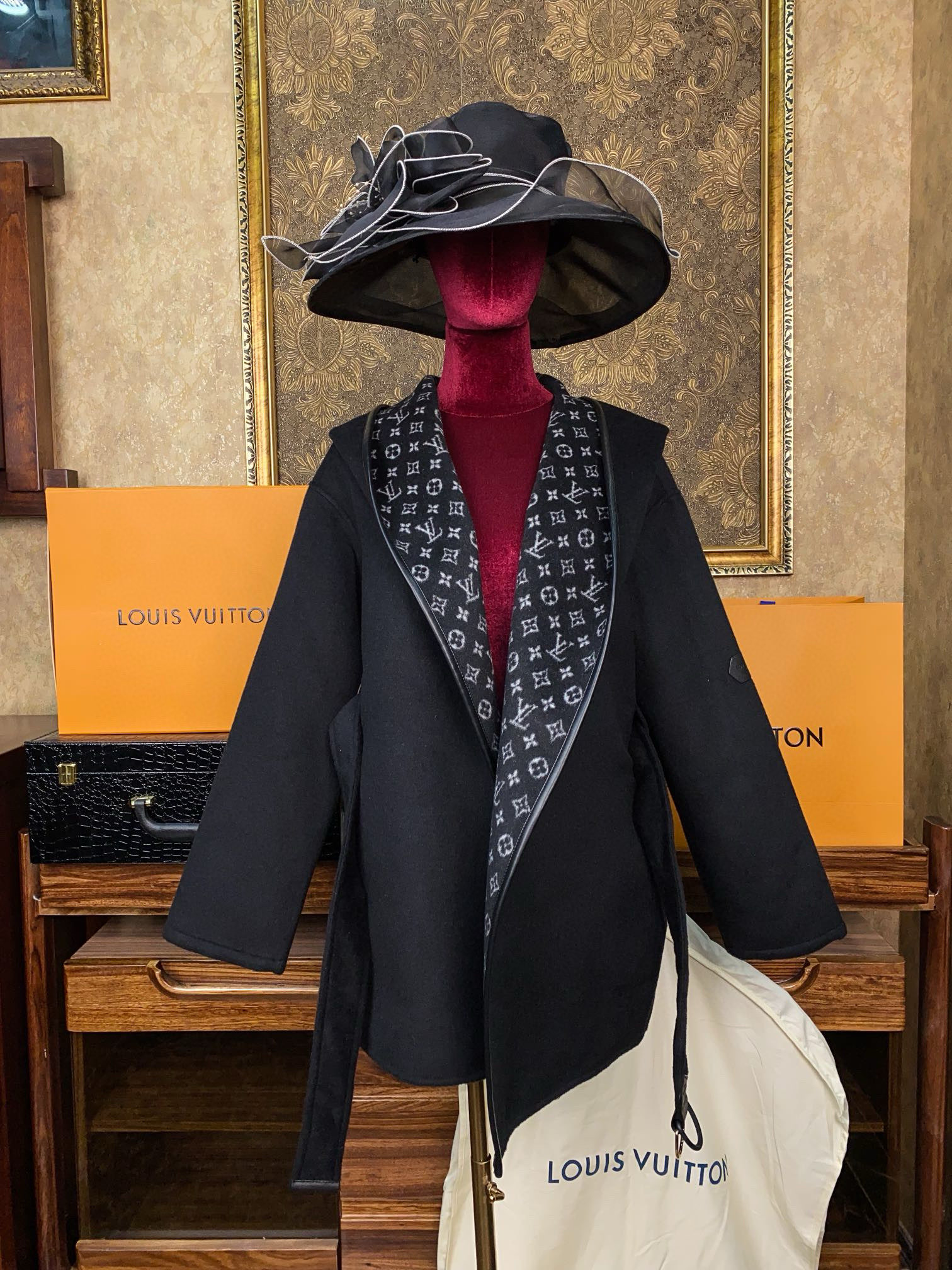 루이비통 후디드 랩 코트