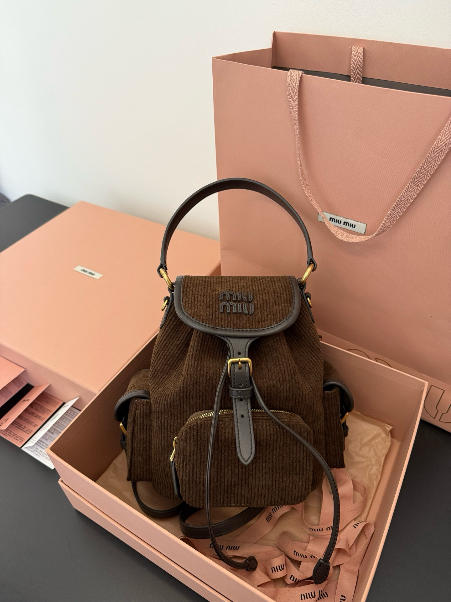 미우미우 코듀로이 백팩 미디움 (컬러 에보니)