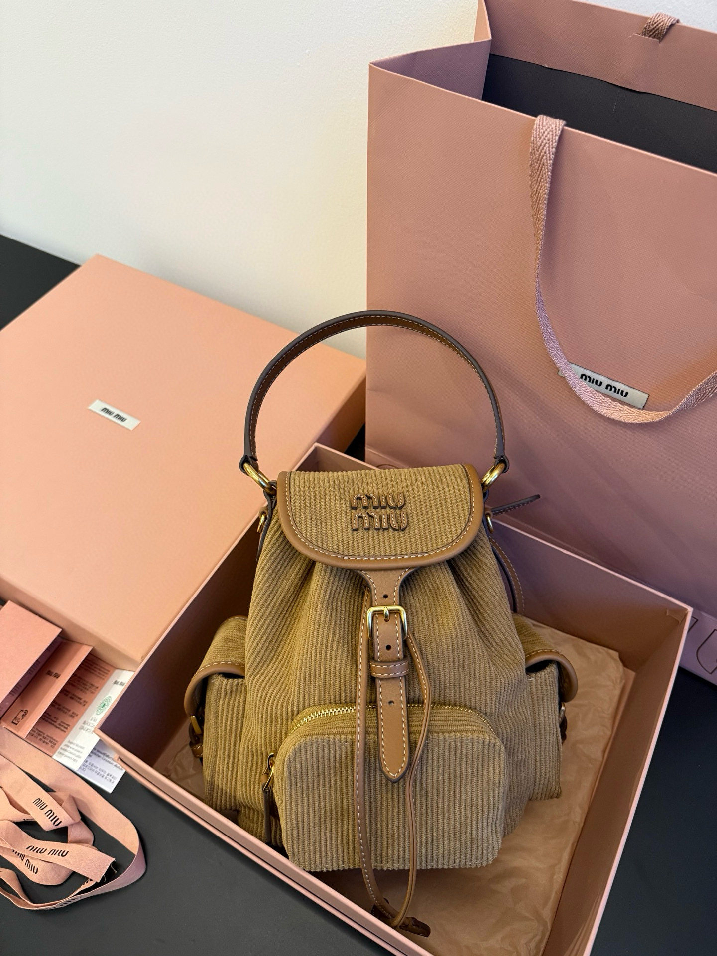 미우미우 코듀로이 백팩 미디움 (컬러 시나몬)