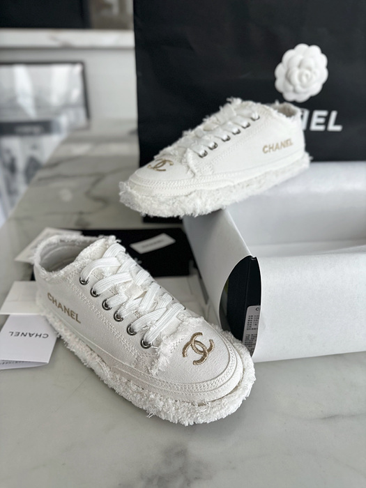 샤넬 CC 프린지 자수 디테일 스니커즈
