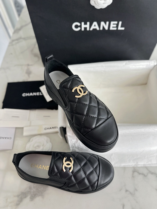 샤넬 퀼팅 슬립 온