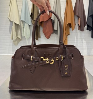 미우미우 아방뛰르 나파 가죽 라지 백 (컬러 브라운)