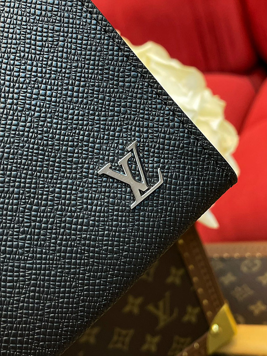 루이비통 타이가 포쉐트 보야주MM M30450