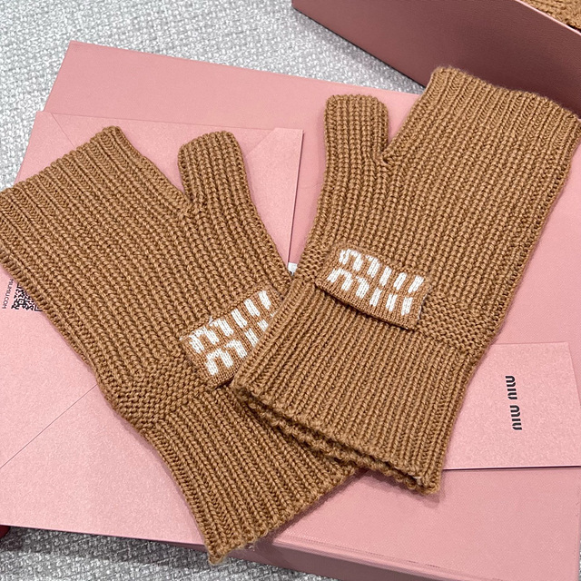 미우미우 로고 니트 비니 / 장갑 / 머플러
