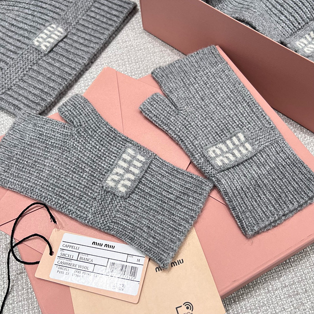 미우미우 로고 니트 비니 / 장갑 / 머플러