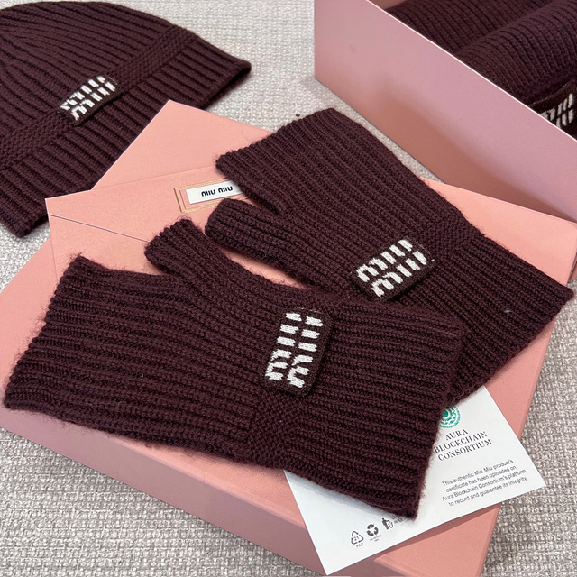 미우미우 로고 니트 비니 / 장갑 / 머플러