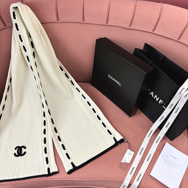 샤넬 스티치 라인 CC 로고 캐시미어 머플러 (컬러 블랙, 아이보리)