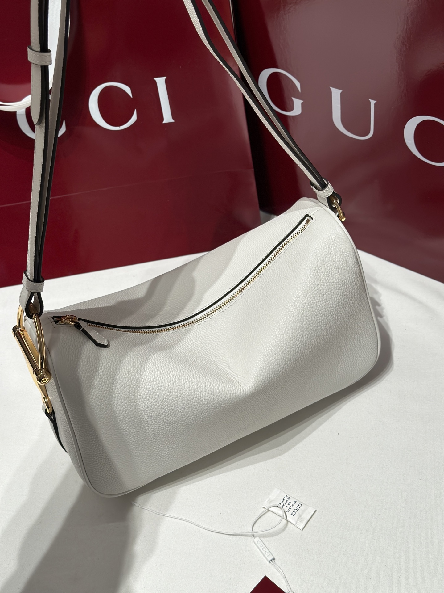 구찌 하프 홀스빗 레더 미디엄 숄더백 860787