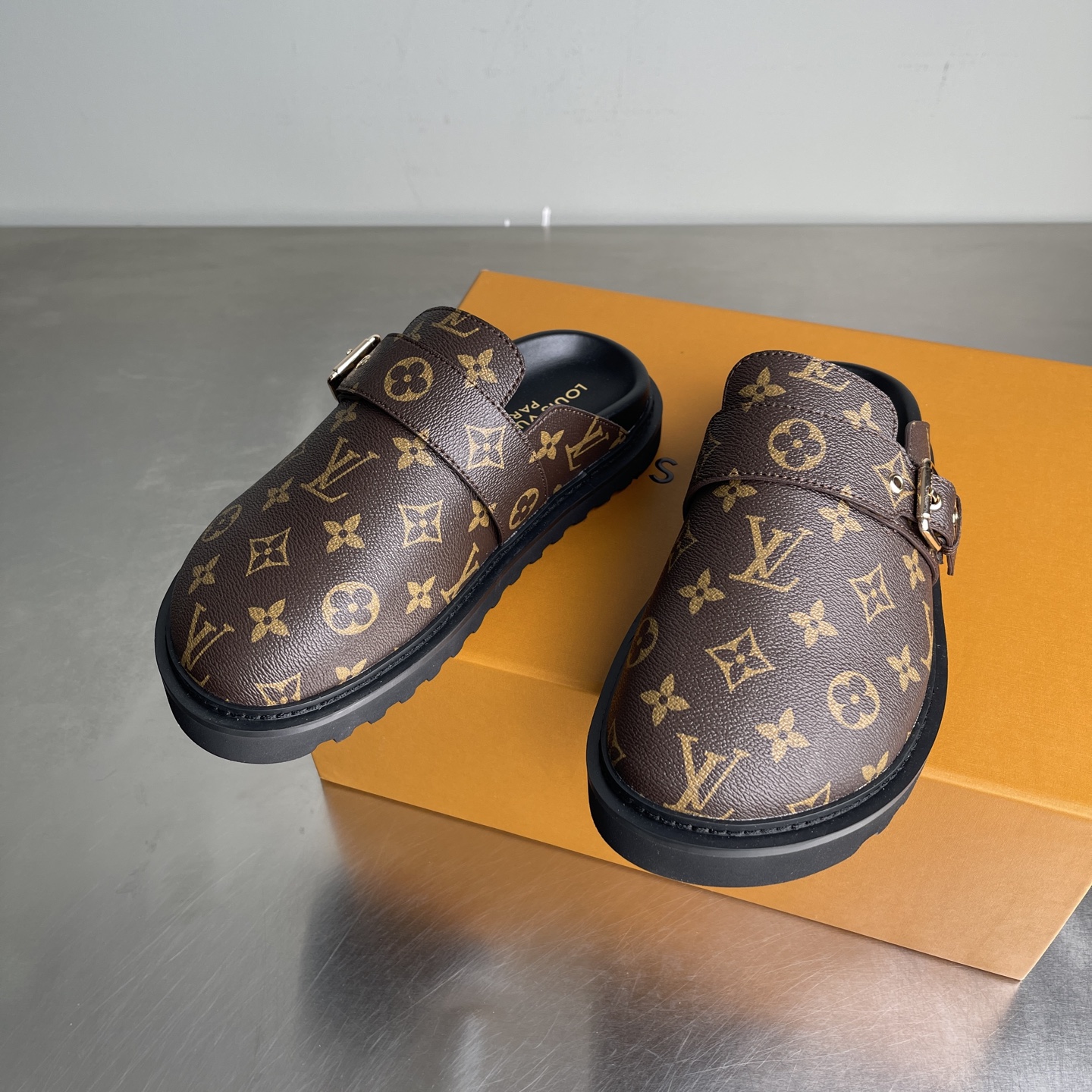 루이비통 코지 플랫 컴포트 클로그 (남녀공용)